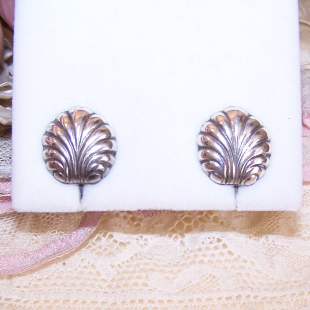 Fir. Munksgaard Faborg Denmark Sterling Silver Clam Shell Earrings - Screwbacks